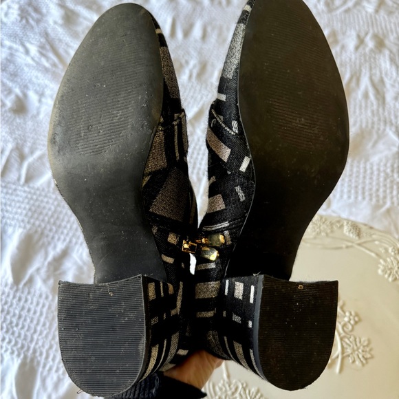 Bleeker and Bond Ankle Boot - Picture 5 of 9